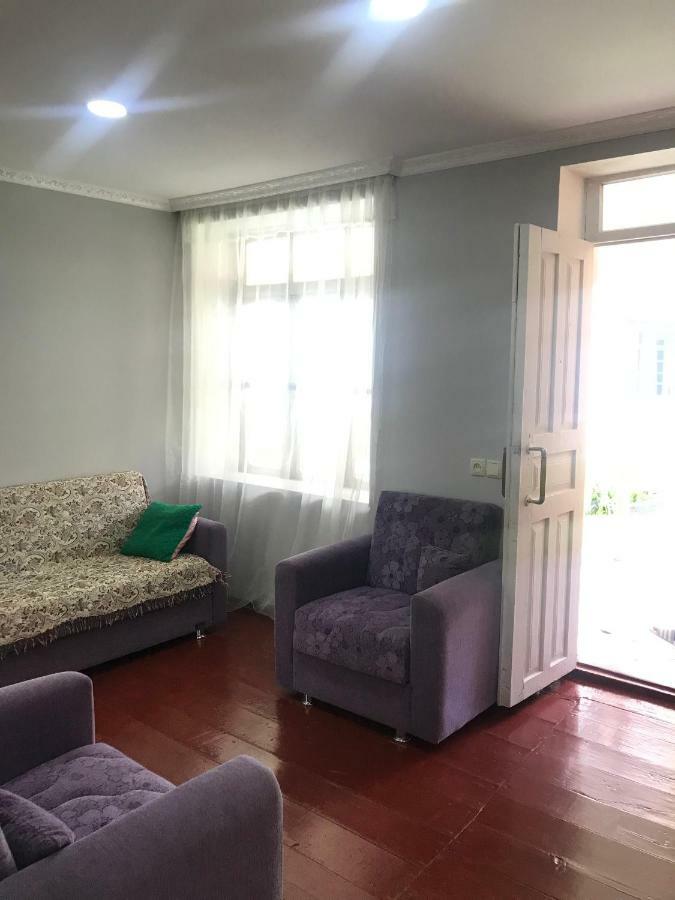 Ciuri'S Guesthouse Zhabeshi Exterior photo
