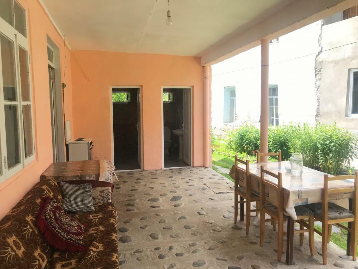 Ciuri'S Guesthouse Zhabeshi Exterior photo